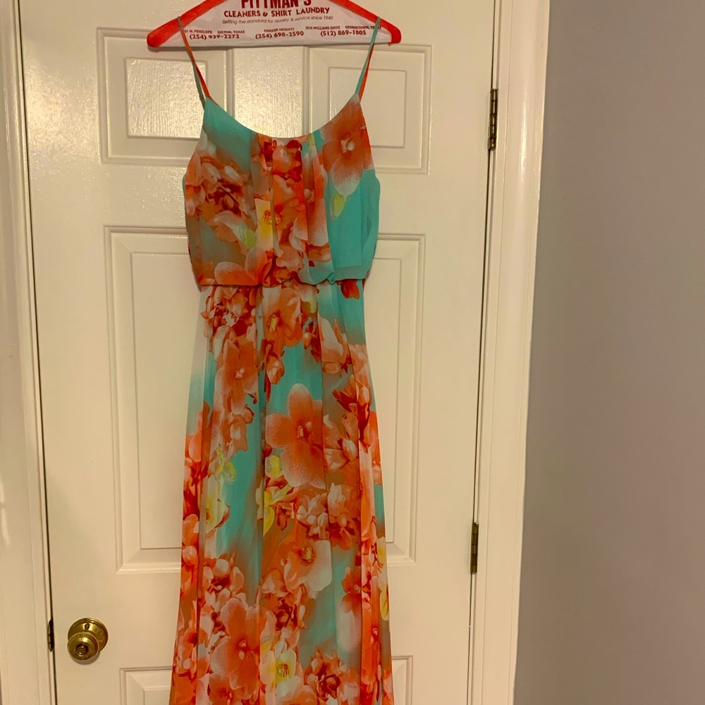 Super cute! Never ever worn! No flaws! Size 6 but can also easily fit 8!